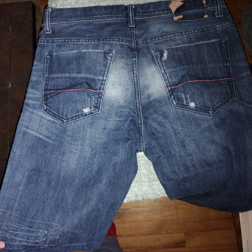 Blue Jeans - Picture 3 of 4